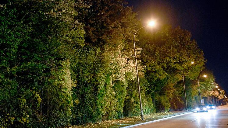 Der 25-J&auml;hrige lag oder sa&szlig; auf der Kreisstra&szlig;e als das Auto ihn erfasste. Symbolfoto: Patrick Seeger/dpa