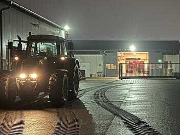Unbekannte stehlen Traktoren f&uuml;r hunderttausende Euro im Kreis Schweinfurt