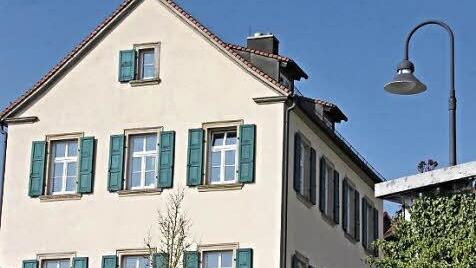 In Gleusdorf sollen bei allen Schirmleuchten im Ort die Leuchtkörper auf LED umgestellt werden. Die Gemeinde rechnet hier mit Einsparung von Energie und Senkung der Stromkosten. Foto: Helmut Will