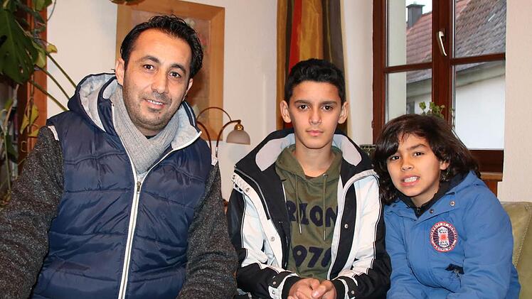 Fadel mit seinen Söhnen Tamer und Achmed. Fotos: Ralf Ruppert
