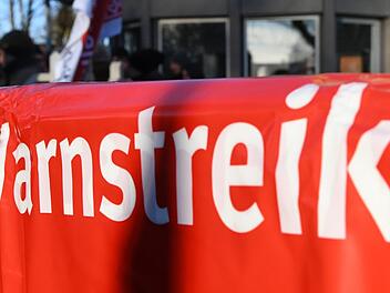 Die IG Metall ruft aktuell zu Warnstreiks auf, auch in Oberfranken.Maurizio Gambarini/dpa
