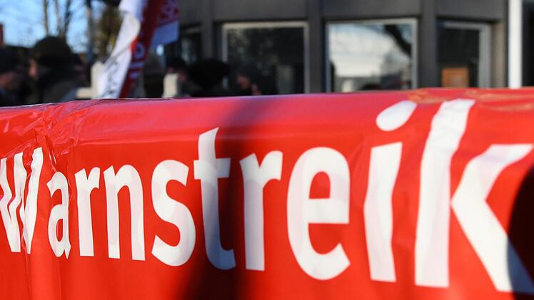 Die IG Metall ruft aktuell zu Warnstreiks auf, auch in Oberfranken.Maurizio Gambarini/dpa