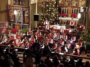Das Weihnachtskonzert der Jugendkapelle Breitenbach-Mitgenfeld begeisterte die Zuhörer. Foto: Ramona Muth