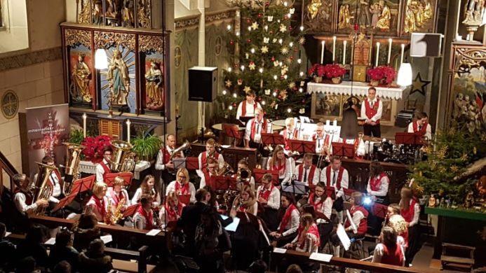 Das Weihnachtskonzert der Jugendkapelle Breitenbach-Mitgenfeld begeisterte die Zuhörer. Foto: Ramona Muth
