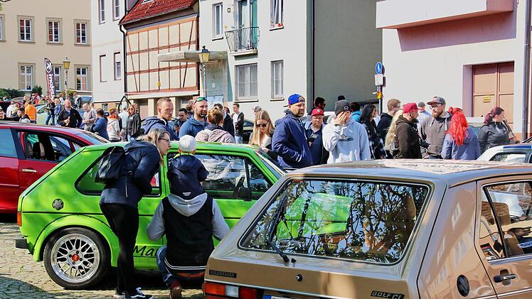 Gegen Mittag nahm die Besucherzahl beim GTI-Treffen noch einmal deutlich zu. Foto: Dieter Britz