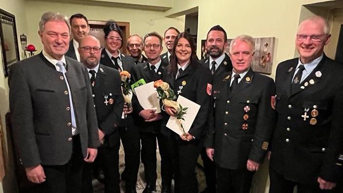 Bei der Ehrung für die langjährigen Aktiven ( von links) Landrat Klaus Löffler, Bürgermeister Jörg Neubauer, Kommandant Manfred Sünkel, Melanie Löhlein (25 Jahre aktiver Dienst), Vorsitzender Gerhard Popp, Ralf Oßmann (40 Jahre aktiver Dienst), KB...