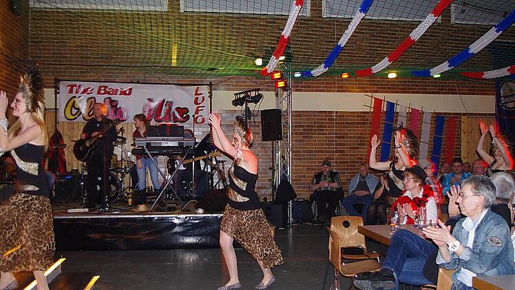 Die zauberhaften Tänzerinnen aus Teuschnitz zeigten einen atemberaubenden Tanz zu heißen afrikanischen Klängen. Foto: Heike Schülein