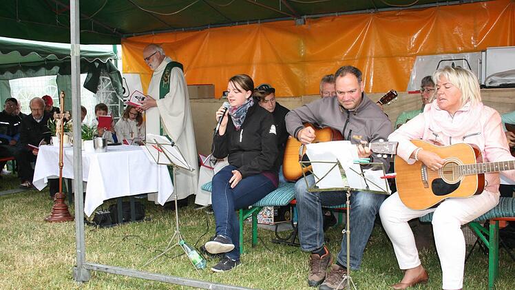Drive-in-Gottesdienst in Waldfenster. Foto: Gabriele Sell