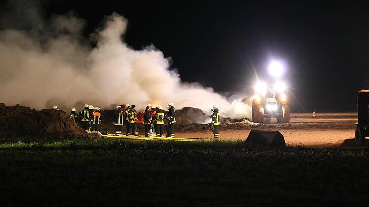 Eindrücke vom Brand in Haard in der Nacht auf Sonntag. Foto: Ralf Ruppert