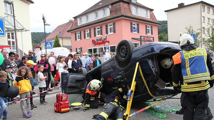 Die Freiwillige Feuerwehr zeigte eine spektakuläre Übung. Foto: Ulrike Müller
