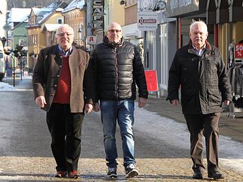Die drei Sprecher der Werbegemeinschaft Bad Brückenau Georg Roth (von links), Gerhard Fläschner und Hermann Knüttel setzen sich für die Belebung der Innenstadt ein. Foto: Ulrike Müller