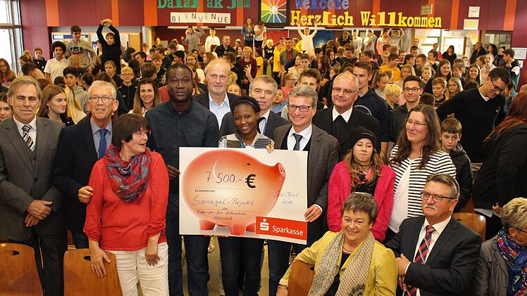 Beim Soli-Brot-Projekt 2018 sind stolze 7500 Euro für die Partnerschule im Senegal zusammengekommen.   Foto: Evi Seeger