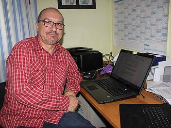 Knut Morgenroth hat sein Büro vom Rathaus in sein Eigenheim verlegt. Sowohl der Bevölkerung als auch seinem Ratsgremium ist er dankbar, dass diese ihn seit seiner Krankheit unterstützen. Foto: Veronika Schadeck