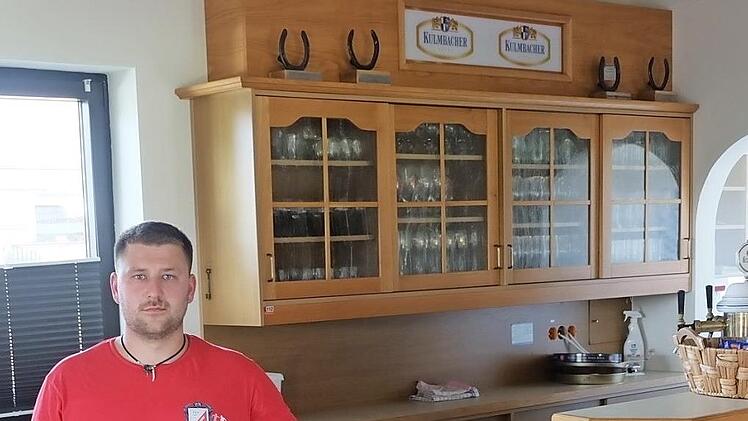 Vorsitzender Maximilian Kerber ist stolz auf das renovierte Vereinsheim.