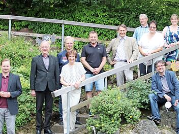 Regina Stumpf geht in den Ruhestand. Das Foto zeigt sie (Dritte von links) mit den Ehrengästen der Abschiedsfeier.