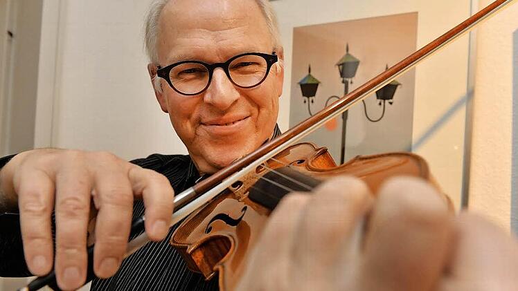 Matthias Krug organisiert die Kammer-Konzerte auf Kloster Banz - und ist selber Musiker. Foto: Ronald Rinklef
