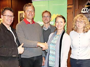 Kreissprecher Manfred Bachmayer mit Peter Winkler, Andreas Popp, Sonja Koenigk und Lydia Göbel (v. l.) Foto: Johanna Blum