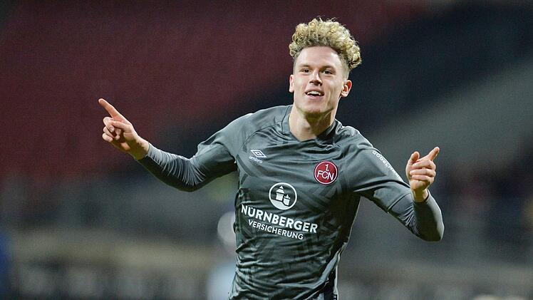 Jubelt Robin Hack gegen den Hamburger SV erneut? Am Donnerstagabend trifft der FCN auf die Rothosen aus Norddeutschland. Foto: Timm Schammberger/dpa