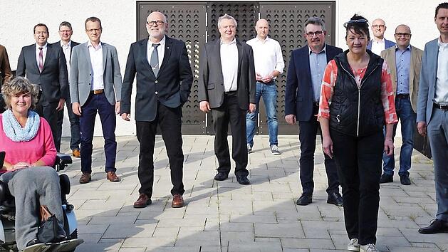 Die Mitglieder der Gemeinschaftsversammlung (von links): Axel Cron, Ronny Beck, Sabine Saam, Markus Sippel, Volker Dumsky, Hartwig Pieler, Rudi Wacker, Manfred Deinlein, Peter Gro&szlig;kopf, Helmut Hartmann, Michaela Batz, Dominik Czepluch, Sascha G&uuml;nther, Tobias Roppelt und Udo Karl  Foto: Johannes Michel