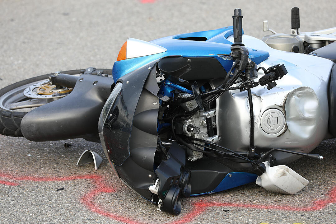 Kreis Roth: Motorradfahrer stirbt bei Unfall, Beifahrerin schwer verletzt