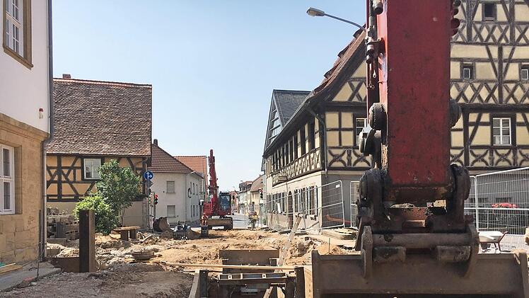 Großbaustelle im Herzen Hallstadts Foto: Anette Schreiber