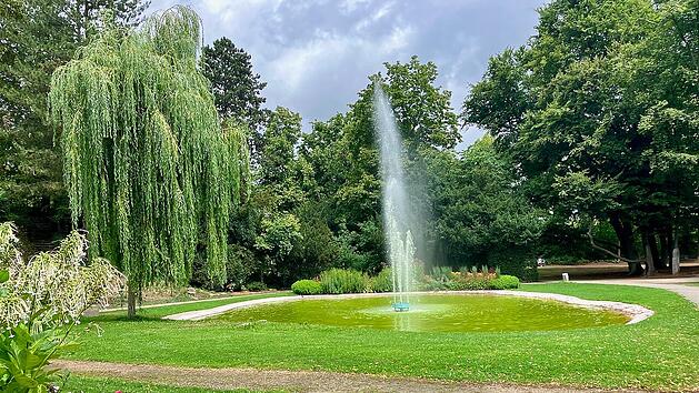 Der Teich mit Fontäne befindet sich in der Mitte des Le-Perreux-Parks.