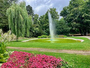 Der Teich mit Fontäne befindet sich in der Mitte des Le-Perreux-Parks.