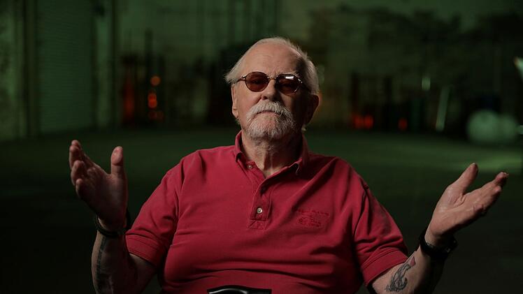 Phil Kaufman teilte sich einst eine Zelle mit Manson und war eine Zeit Teil der "Manson-Familie". Er glaubt nicht, dass Manson in den Aufnahmen die Wahrheit erz&auml;hlt.