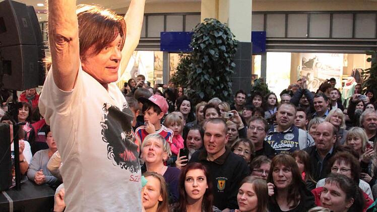 Jürgen Drews am Dienstagabend bei seinem Auftritt im Einkaufszentrum Fritz. Foto: Jürgen Gärtner