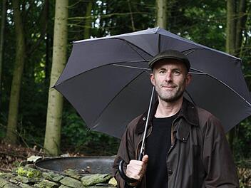 Der Londoner Gartendesigner Peter Mitchell lebt mit seiner Frau Silka Gebhardt seit vier Jahren in Weißenbach. Er hofft, dass seine Landsleute den Brexit abwenden. Foto: Jochen Nützel