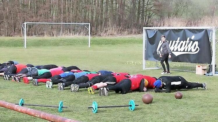 Mit einem besonderen Training sammelte der SV Gemeinfeld Spenden für eine junge Familie, die in Not geraten ist.  Foto: Sportverein Gemeinfeld
