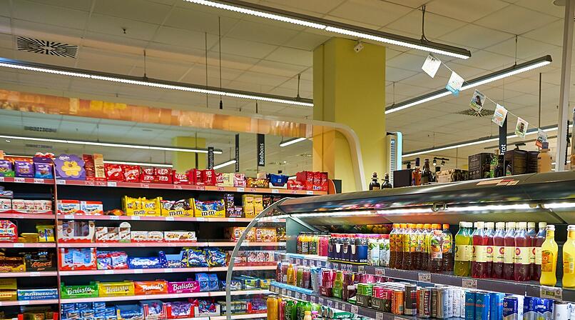 Edeka, Filiale, Supermarkt, Innenansicht, Regale