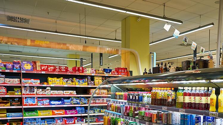 Edeka, Filiale, Supermarkt, Innenansicht, Regale