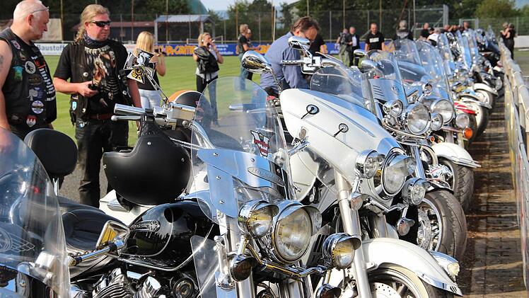 Eine Parade edler Motorräder