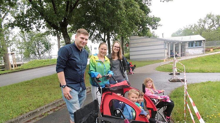 v. l. hinten: Sebastian Trescher, Schwester Anna Trescher,  Sabrina Grief. Vorne Nuno und Leandro Fontes, sowie Mia Kratz