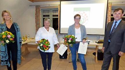 Die neue Rektorin Antje Ullmann, Seniorenbeauftragte Ingeborg Krämer, Jugendbeauftragte Alexandra Ott und Bürgermeister Alwin Gebhardt (v. l.) Foto: Thomas Weichert