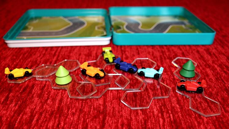 Pole Position im Test - magnetisches Rennwagen-Reisespiel