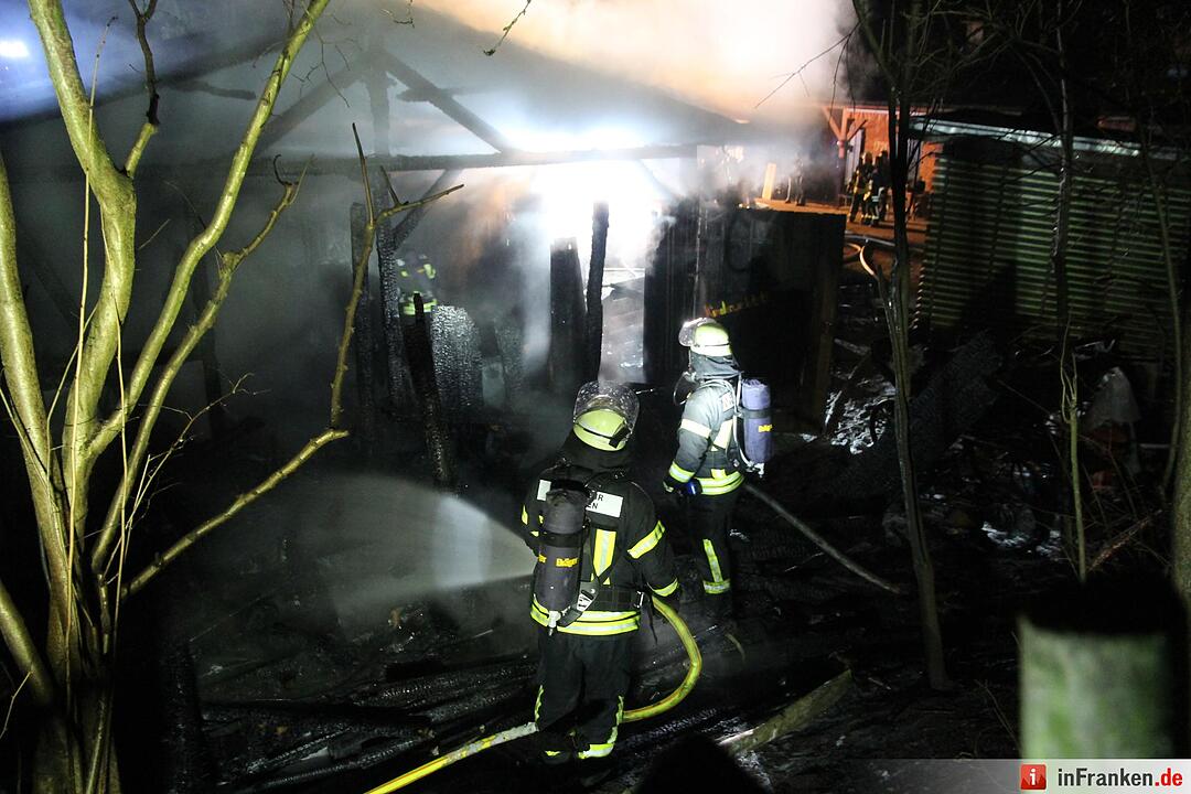 Scheune auf Jugendfarm in Erlangen brennt aus