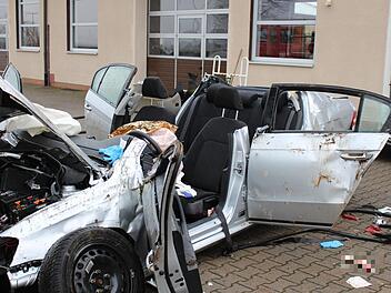 Ein 42-J&auml;hriger wurde am Samstag bei einem Unfall bei Stein im Landkreis F&uuml;rth lebensgef&auml;hrlich verletzt, nachdem sein Auto sich &uuml;berschlagen hatte. Foto: NEWS5 / Schmelzer.
