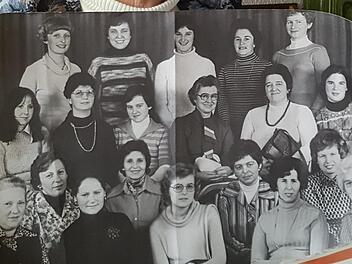 1972 waren es noch 16 Kandidatinnen. 1978 wurde  der Hirschaider Gemeinderat auf 20 Sitze aufgestockt. Mit diesem Plakat  präsentierte sich die Liste der Frauen Hirschaid für die  zweite  Wahlperiode, bei der sie antrat.