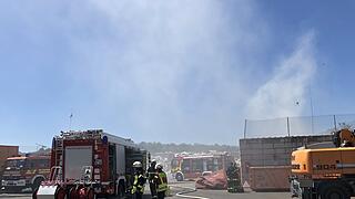 Brand in Würzburger Recycling-Hof: 40 Tonnen Müll in Flammen