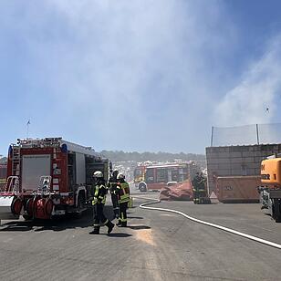 Brand in Würzburger Recycling-Hof: 40 Tonnen Müll in Flammen