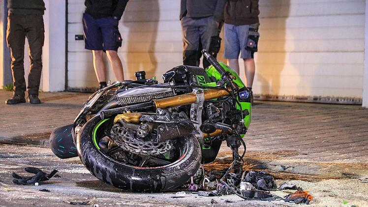 Traktorfahrer übersieht Motorradfahrer
