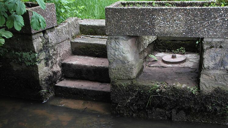 Auch dieser Stein erinnert an alte Zeiten, als in der Mühle noch gemahlen wurde. Foto: Ulrike Müller