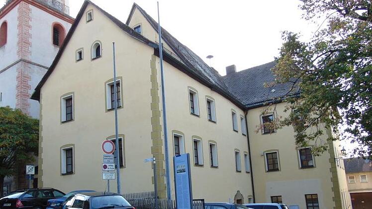 Das Verwaltungsgebäude soll einen neuen Farbanstrich erhalten. Foto: Petra Malbrich