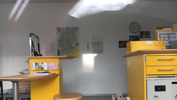 Der Schein trügt, hier in Ebrach wird drinnen nichts Postalisches mehr abgewickelt. Foto: Anette Schreiber