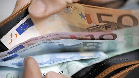 Die Gemeinde Aufseß muss für Wasser- und Abwassermaßnahmen einiges Geld lockermachen. Symbolfoto: Michael Gottschalk/ddp