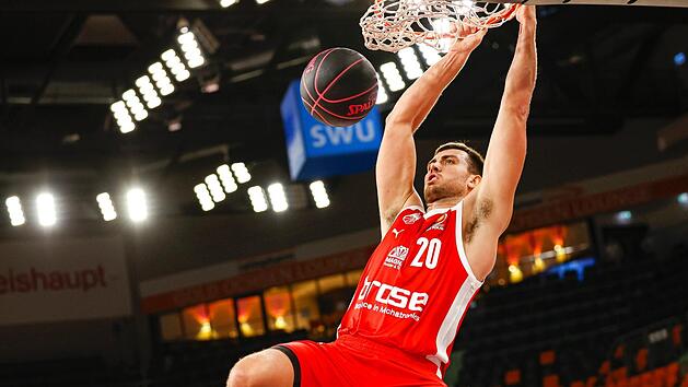 Chase Fieler war von den Würzburgern nicht zu stoppen. Der Power Forward erzielte 18 Punkte, verteilte fünf Assists und schnappte sich vier Rebounds.  Foto: Daniel Löb