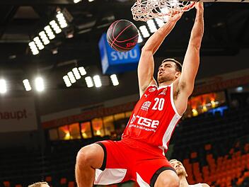 Chase Fieler war von den Würzburgern nicht zu stoppen. Der Power Forward erzielte 18 Punkte, verteilte fünf Assists und schnappte sich vier Rebounds.  Foto: Daniel Löb