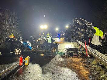 Ein Toter und vier Schwerverletzte nach Frontalunfall im Kreis Würzburg